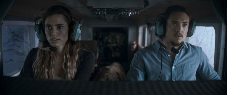 A Linha do Horizonte transforma voo em pesadelo e coloca sobrevivência nas mãos de um casal em conflito