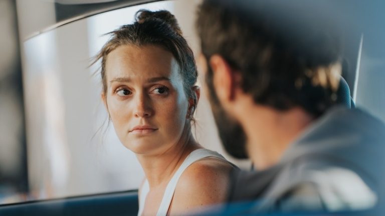 O Fim de Semana transforma viagem entre amigas em suspense marcado por mistério e desconfiança