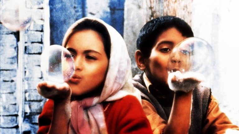 Filhos do Paraíso: clássico iraniano emociona ao mostrar que a verdadeira riqueza está na solidariedade e no amor entre irmãos